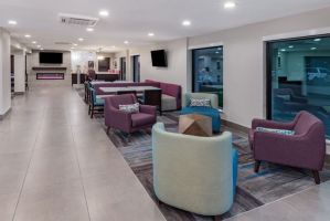 La Quinta Inn & Suites by Wyndham Houston Southwest hotel lobby in Houston, Texas
