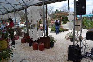landscapers houston New Roots Landscaping Nursery & Antiques
